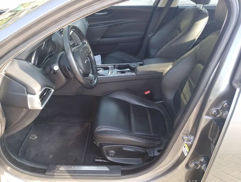Jaguar XE XE 2.0d Pure 180cv auto- Gruppo Diba
