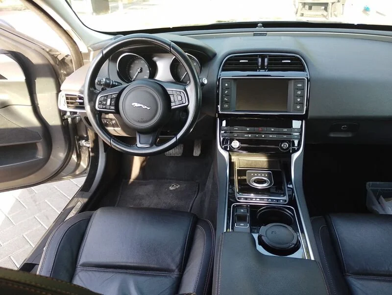 Jaguar XE XE 2.0d Pure 180cv auto- Gruppo Diba