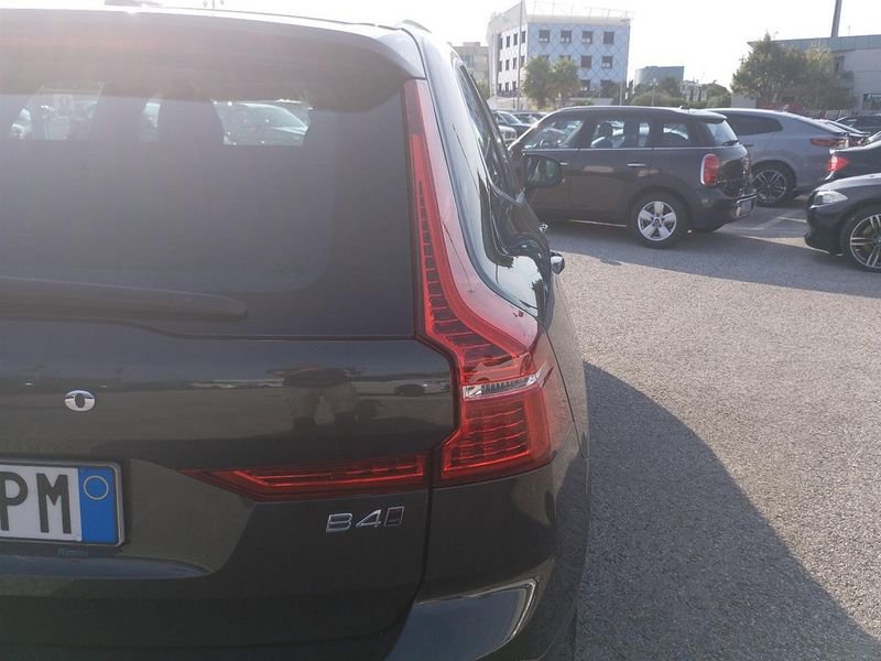Volvo XC60 XC60 2.0 b4 Momentum Pro awd auto- Gruppo Diba