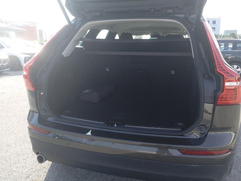 Volvo XC60 XC60 2.0 b4 Momentum Pro awd auto- Gruppo Diba