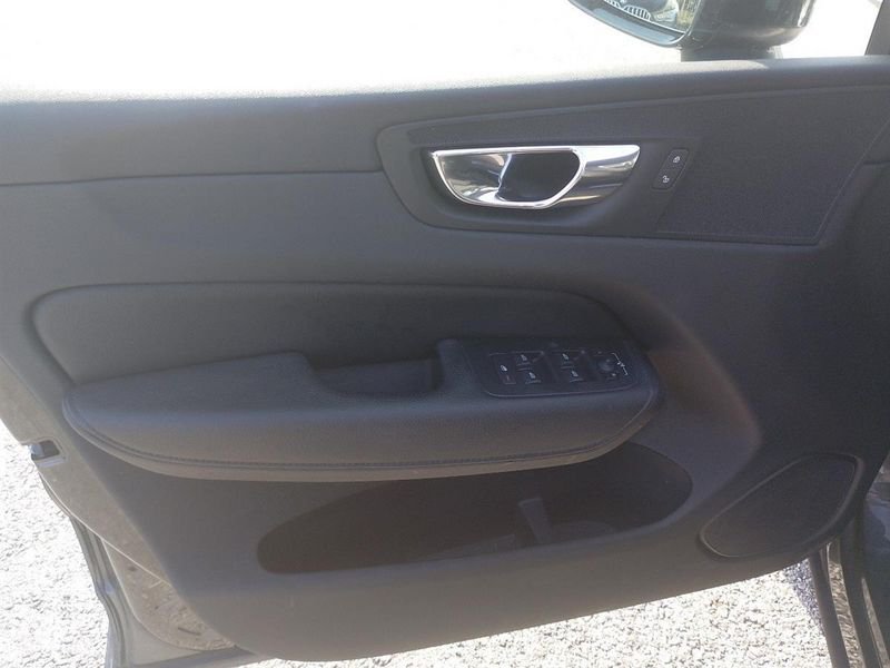 Volvo XC60 XC60 2.0 b4 Momentum Pro awd auto- Gruppo Diba