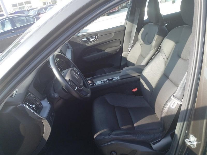Volvo XC60 XC60 2.0 b4 Momentum Pro awd auto- Gruppo Diba