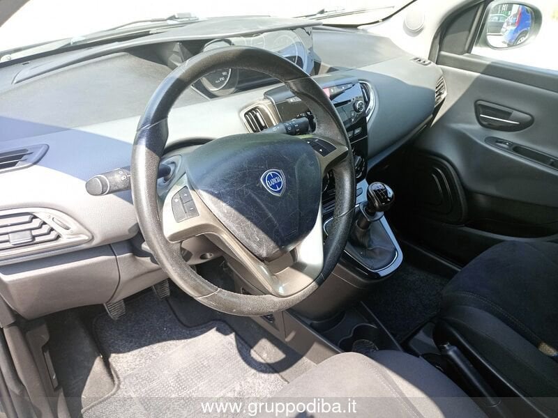 Lancia Ypsilon Ypsilon 1.2 8v Silver c/clima 69cv- Gruppo Diba