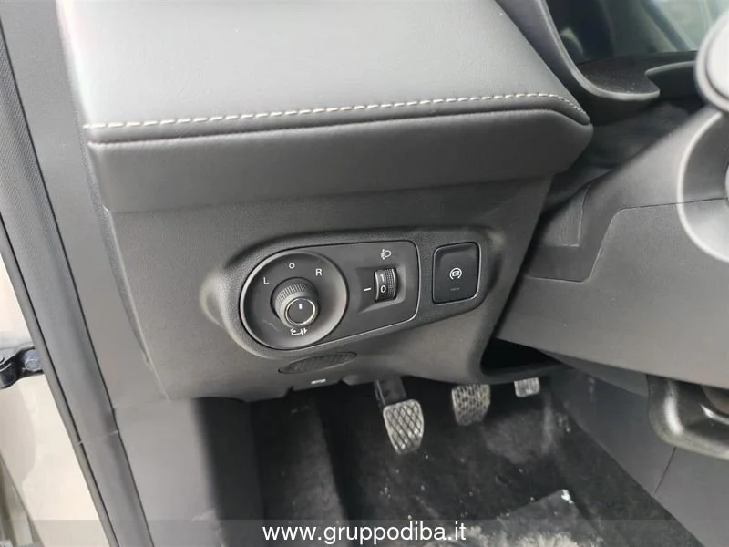 MG ZS 1.5L MT COM MY25.5 Cosmic Silver- Gruppo Diba