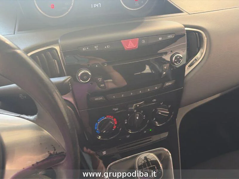 Lancia Ypsilon 1.2 8v silver 69cv- Gruppo Diba