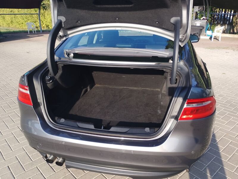 Jaguar XE XE 2.0d Pure 180cv auto- Gruppo Diba