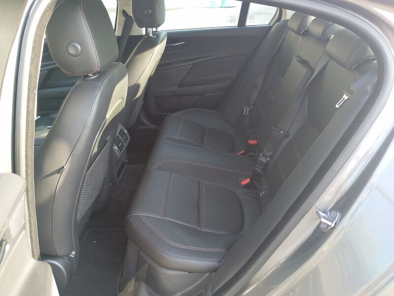 Jaguar XE XE 2.0d Pure 180cv auto- Gruppo Diba