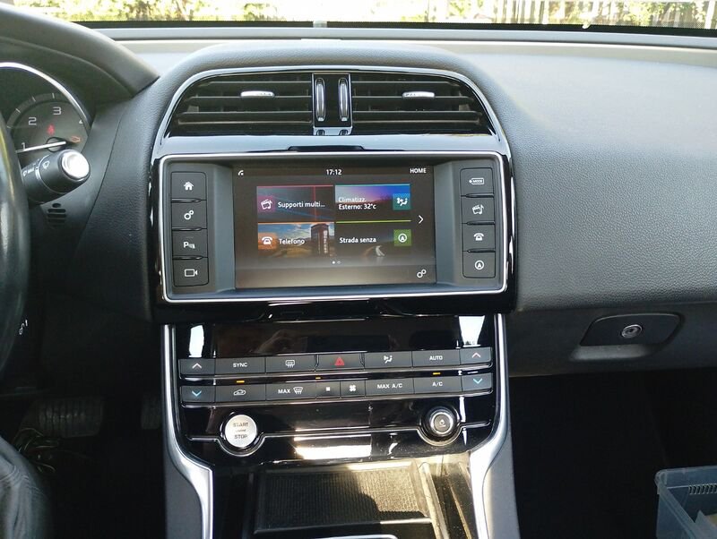 Jaguar XE XE 2.0d Pure 180cv auto- Gruppo Diba