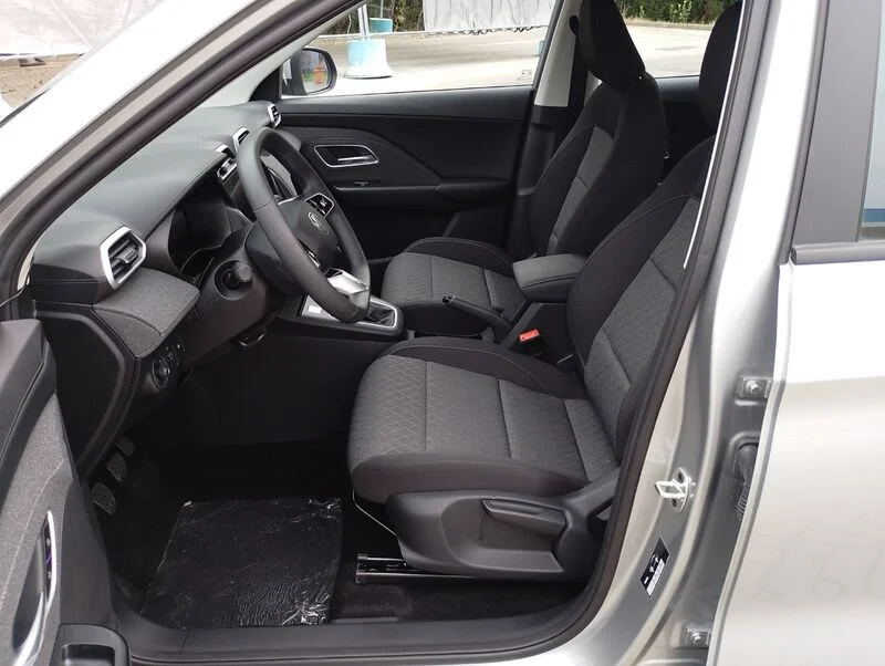 MG ZS 1.5L MT STD MY25.5 Cosmic Silver- Gruppo Diba