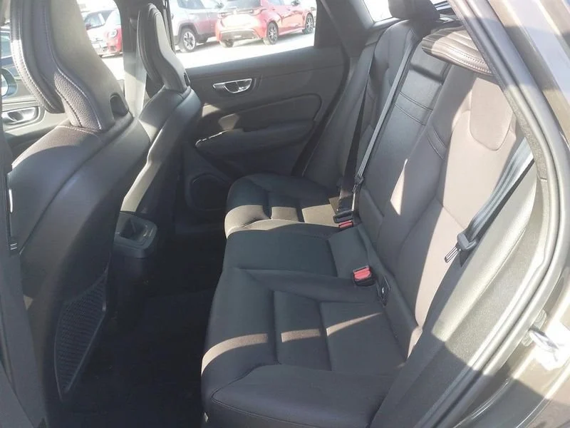 Volvo XC60 XC60 2.0 b4 Momentum Pro awd auto- Gruppo Diba
