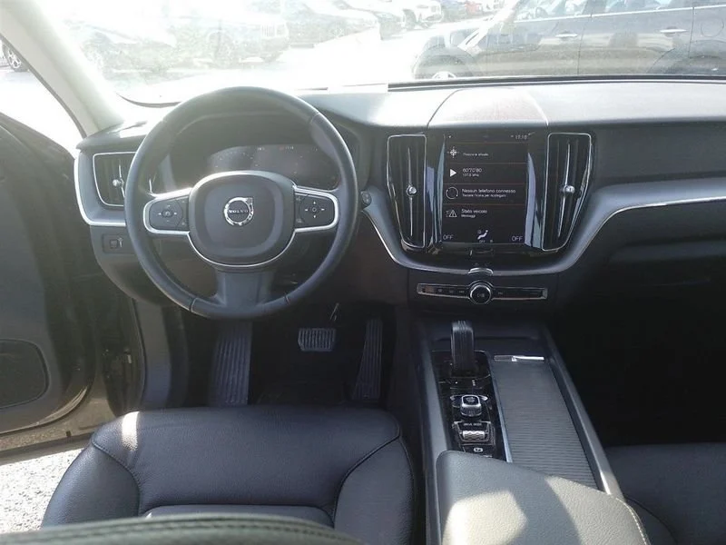 Volvo XC60 XC60 2.0 b4 Momentum Pro awd auto- Gruppo Diba