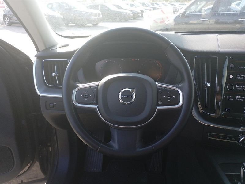 Volvo XC60 XC60 2.0 b4 Momentum Pro awd auto- Gruppo Diba