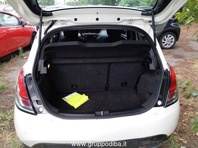 Lancia Ypsilon Ypsilon 0.9 t.air S MomoDesign s&s 85cv dfn E6- Gruppo Diba