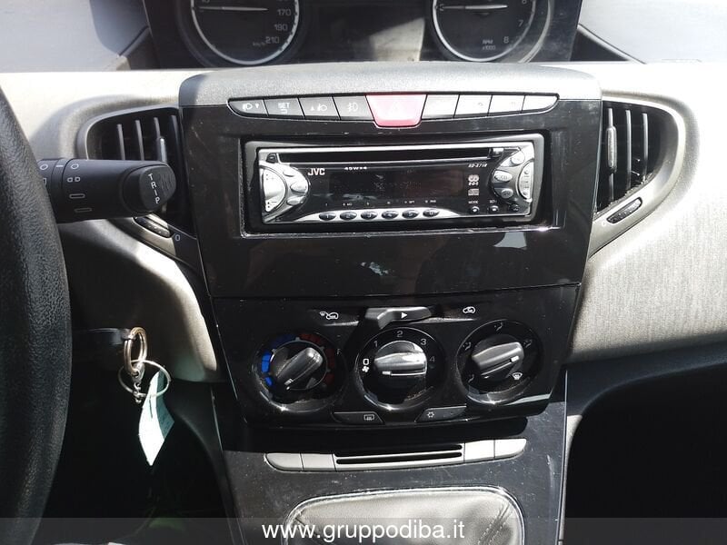 Lancia Ypsilon Ypsilon 1.2 8v Silver s&s 69cv- Gruppo Diba