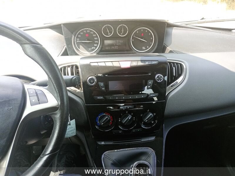 Lancia Ypsilon Ypsilon 1.2 8v Silver c/clima 69cv- Gruppo Diba