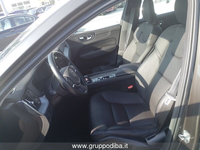 Volvo XC60 XC60 2.0 b4 Momentum Pro awd auto- Gruppo Diba